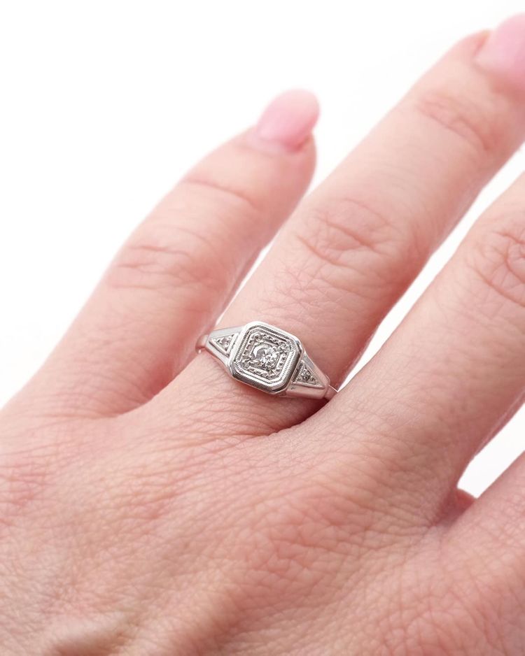 Art-Deco-Solitärring, 0,10 ct, aus Platin