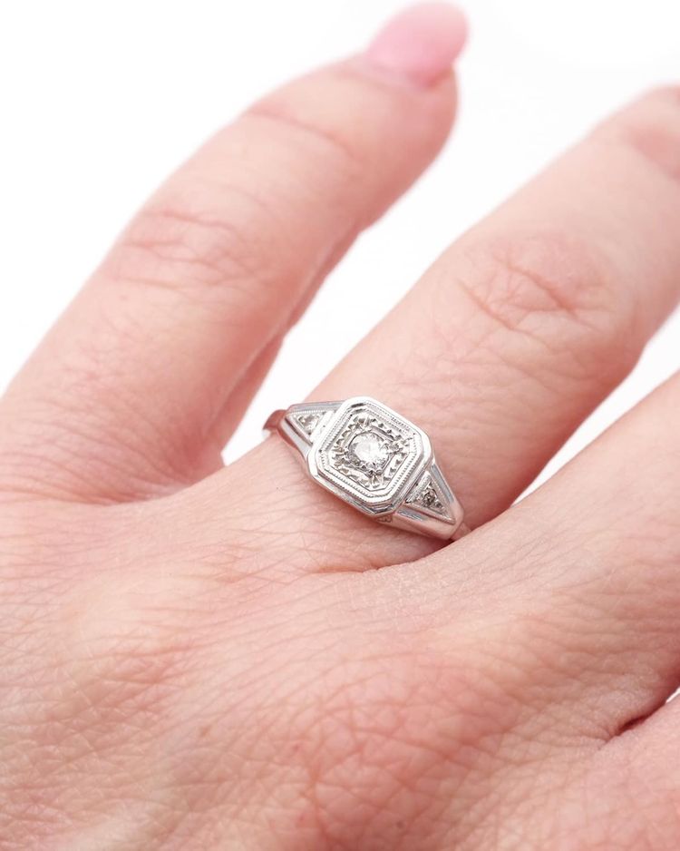 Art-Deco-Solitärring, 0,10 ct, aus Platin