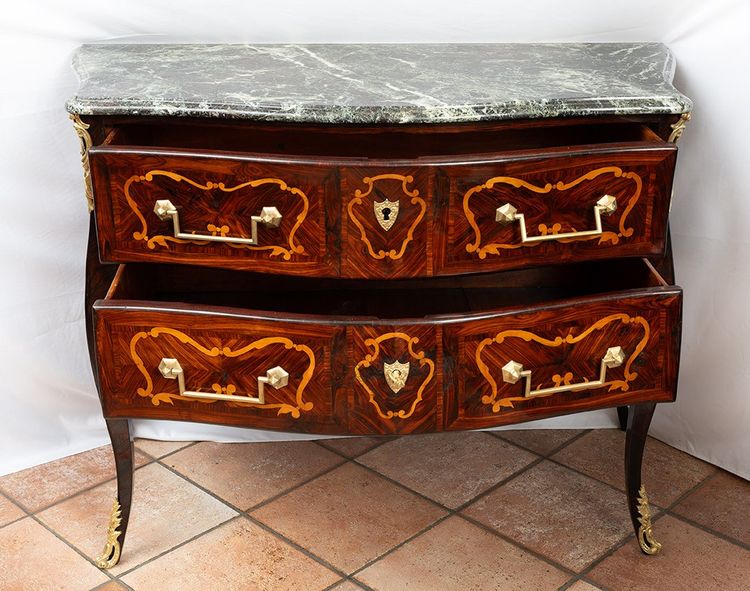 Antike Louis-XV-Kommode, Frankreich, 18. Jahrhundert.