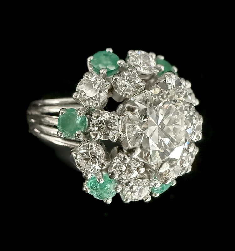 Daisy cocktail ring - 1.30ct antique central diamond - chunky 18K white gold setting