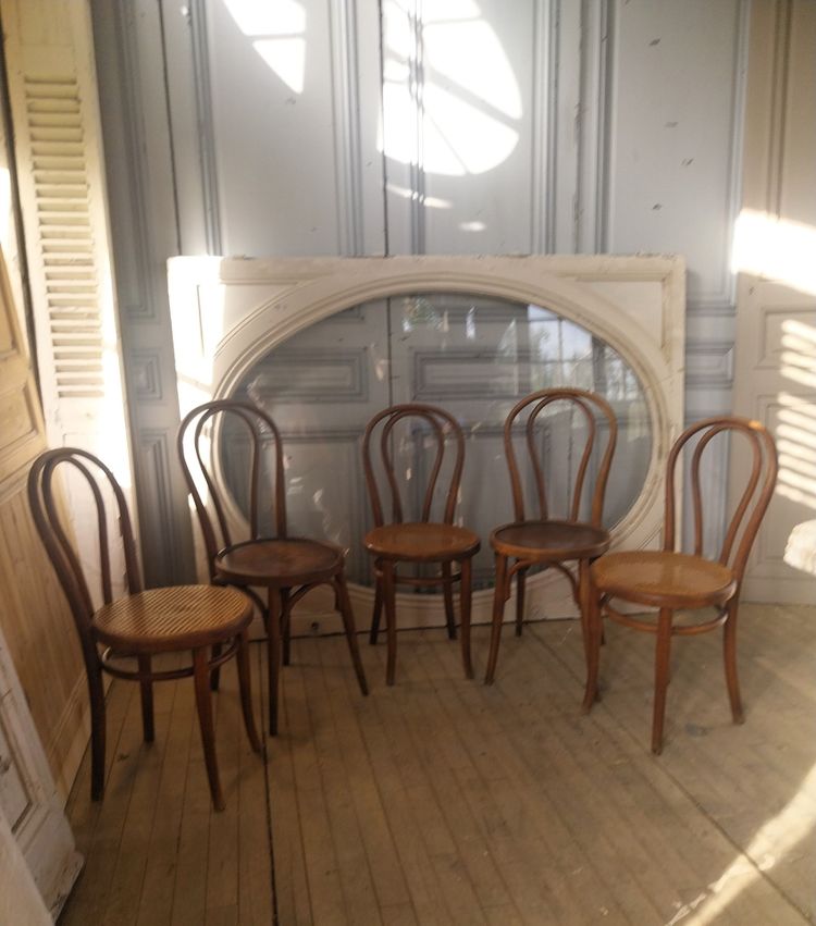Hervorragendes Set aus 5 antiken Bistrostühlen – 3 authentische Thonet-Stühle