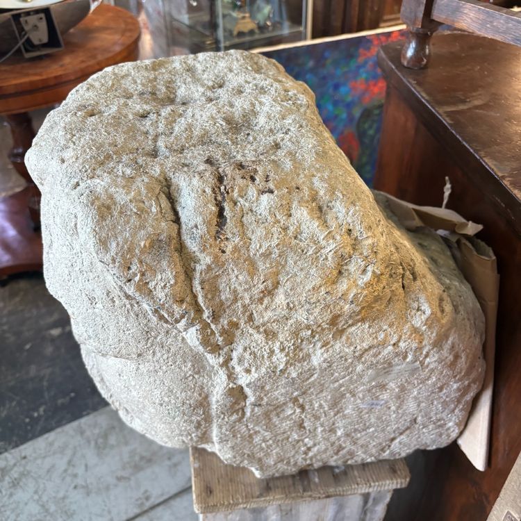 Ancient head sculpture in white hard stone, Sicily, 17th century. Measurements: H 40 cm, D 42 cm, W 35 cm