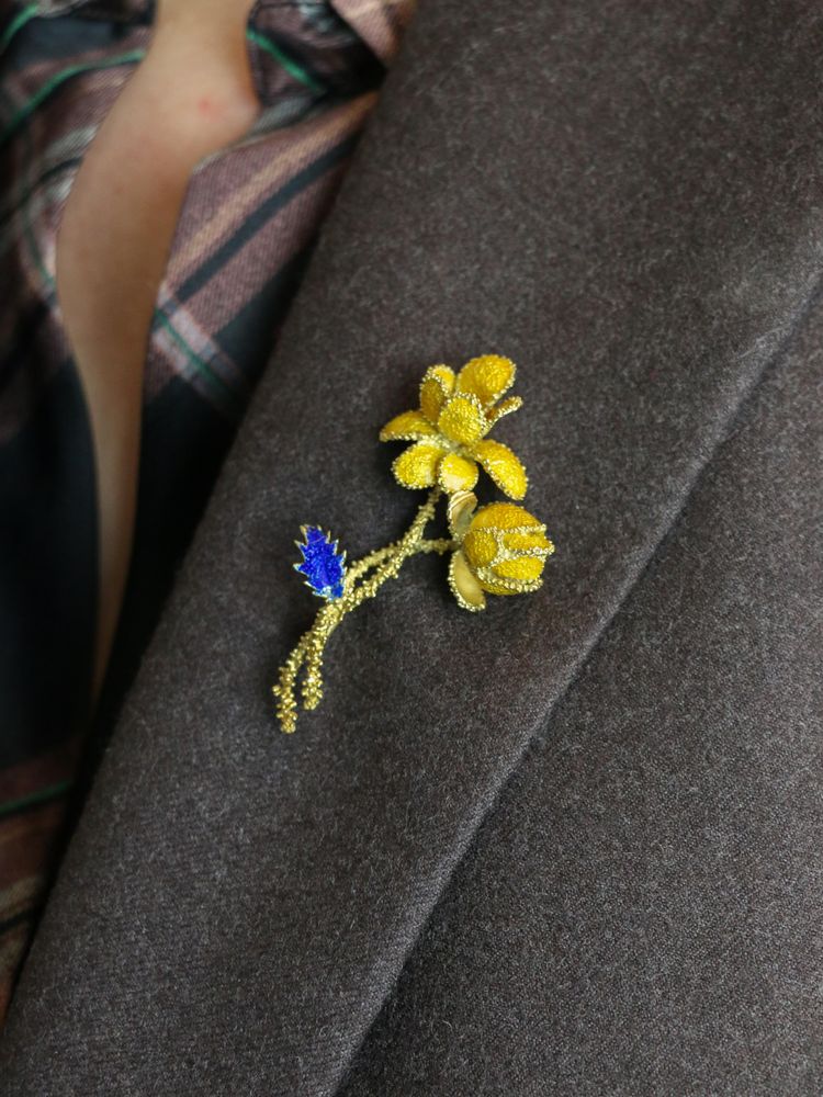 Broche fleur années 70 or jaune émail
