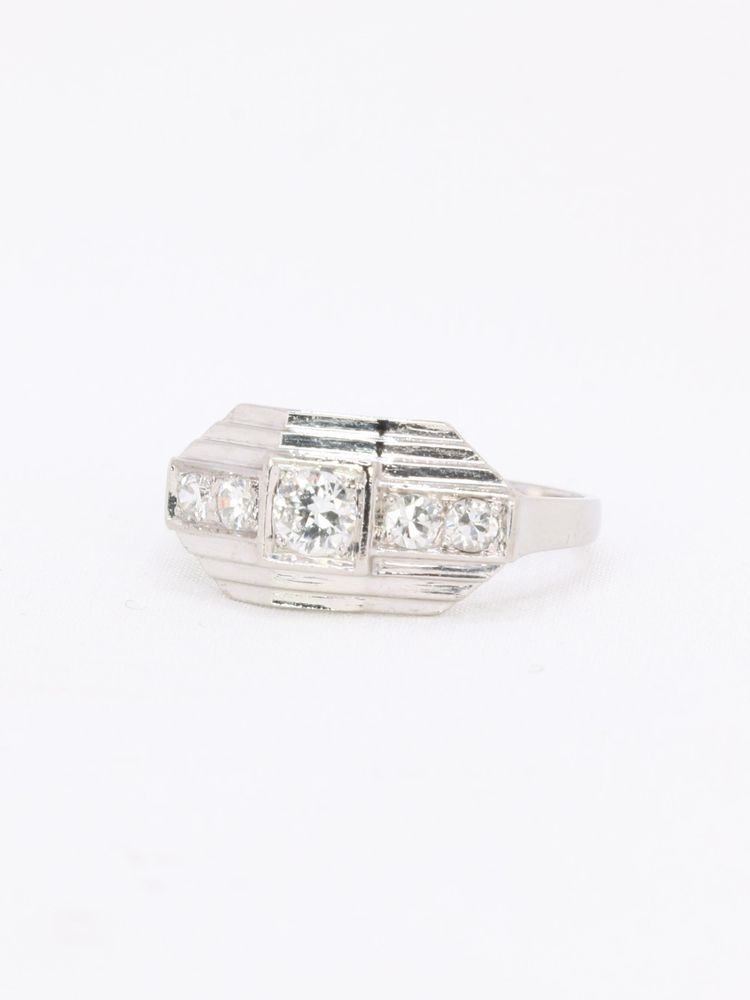 Anello Art Déco in platino con diamanti