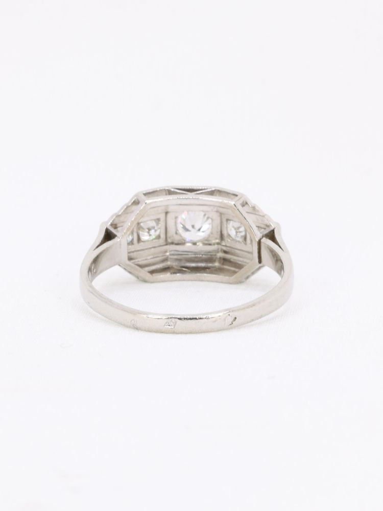 Anello Art Déco in platino con diamanti