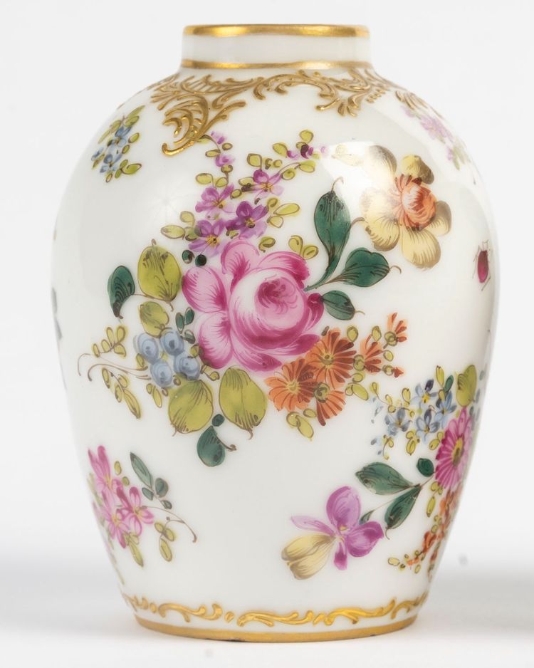 Paire de vases en porcelaine de Meissen à décor floral polychrome, XIXème siècle 