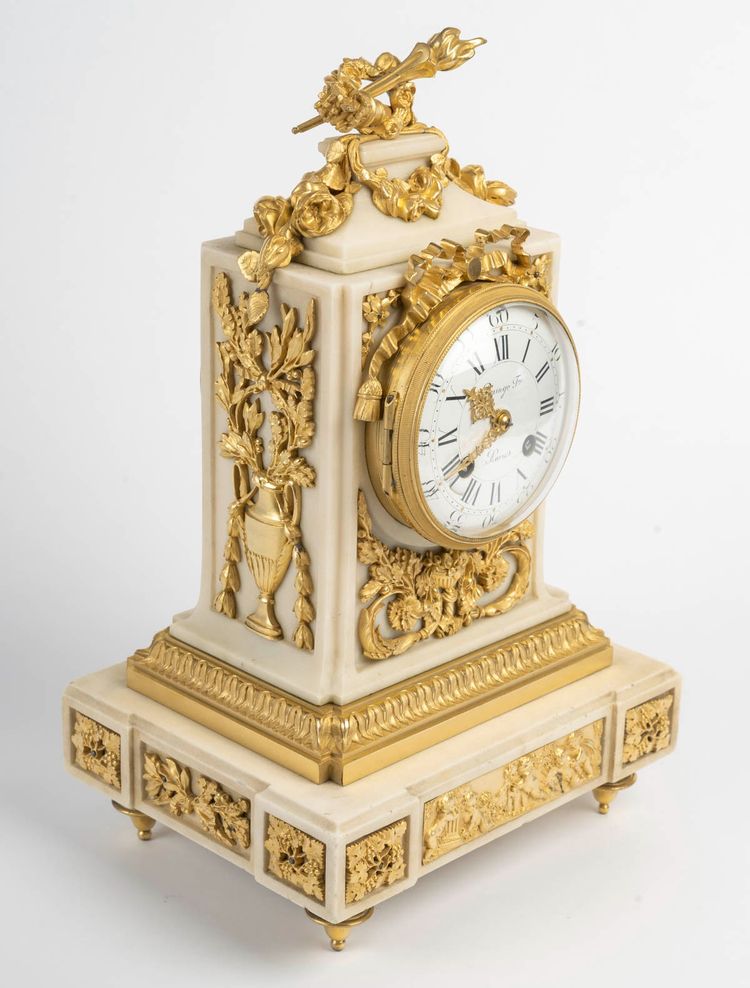 Orologio Luigi XVI in marmo bianco e bronzo dorato – Firmato Ringo Frères, Parigi