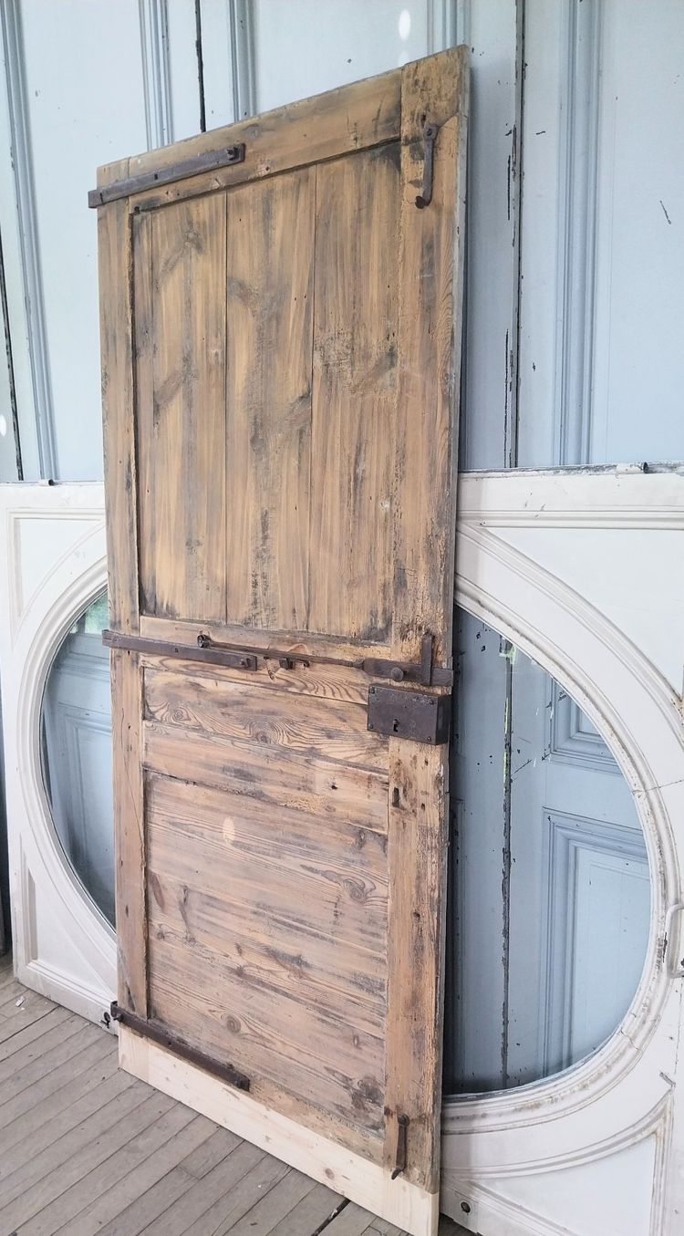 Ancienne porte d’abbaye restaurée en bois massif