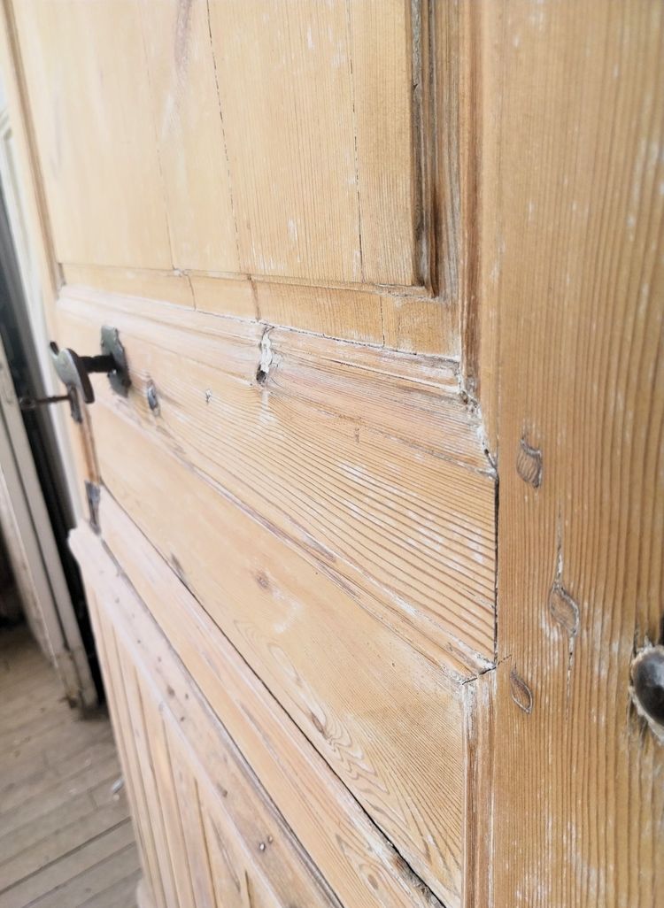 Ancienne porte d’abbaye restaurée en bois massif