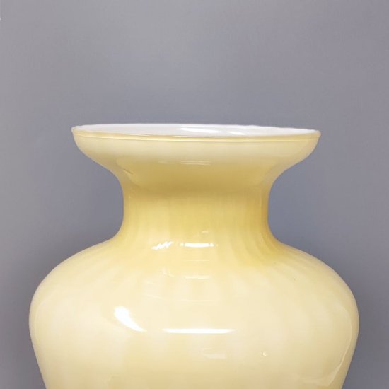 1960 Bellissimo vaso beige di Carlo Nason in vetro di Murano. Prodotto in Italia