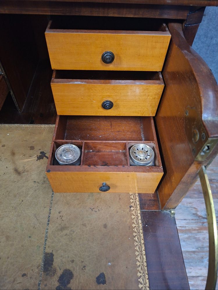 Commode secrétaire anglaise en acajou et placage d’acajou, travail du XIXeme.