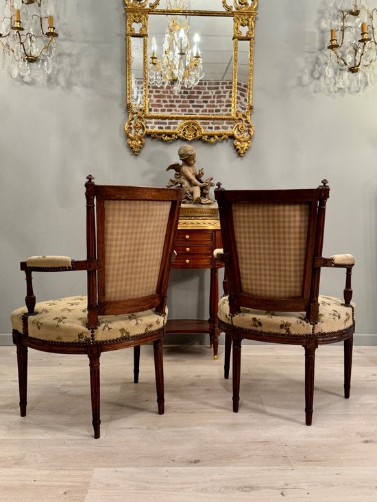 Coppia di poltrone cabriolet in noce di epoca Luigi XVI Circa 1780