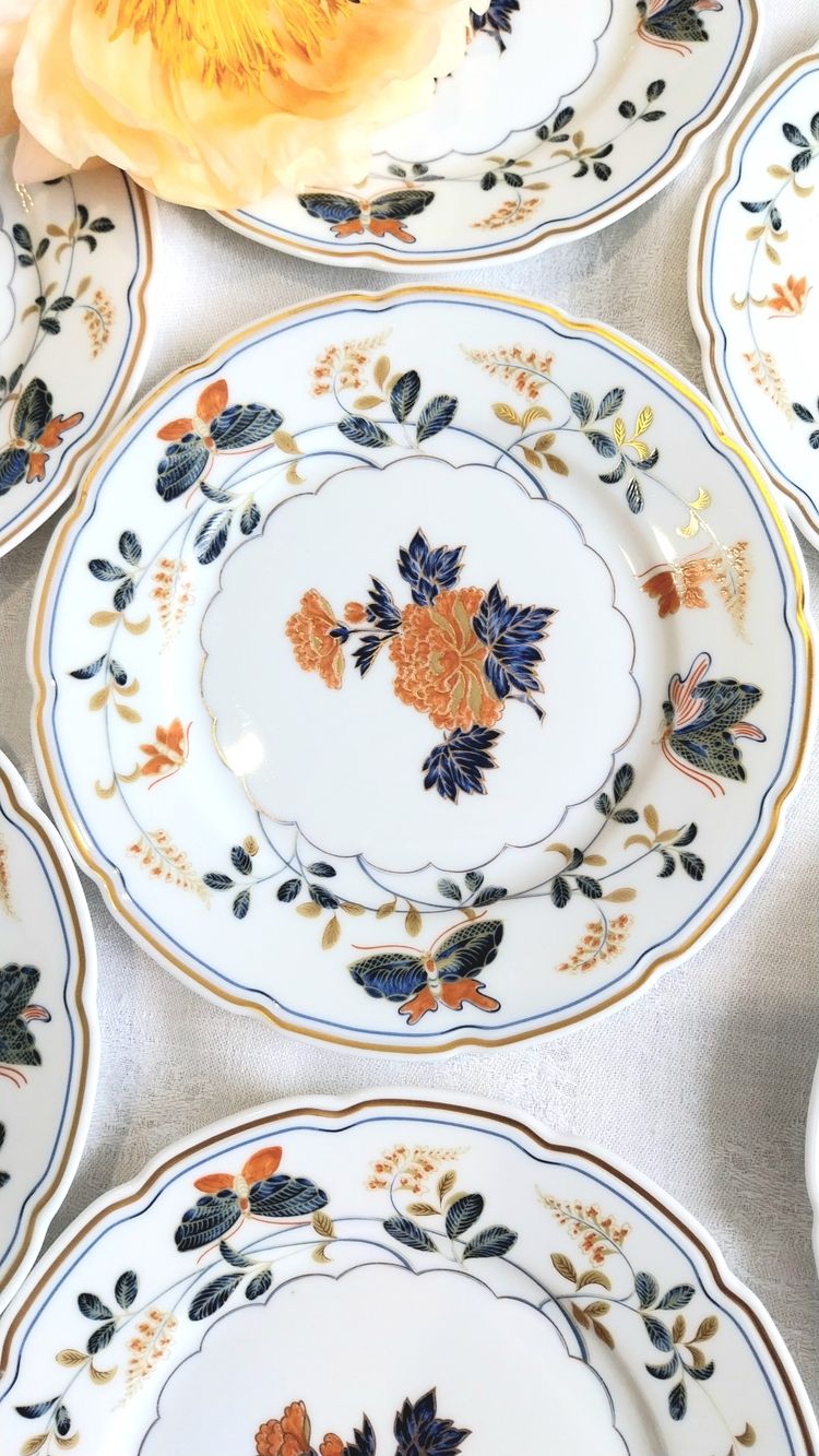 7 Porcelain dessert plates "Vol de nuit" model from the Raynaud factory in Limoges.