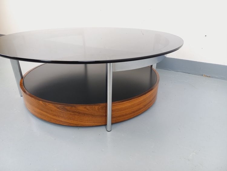 Table basse ronde italienne vintage en palissandre courbé, métal chromé et verre fumé des années 60 