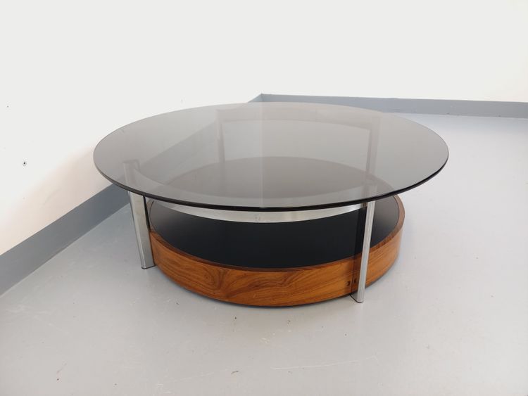 Table basse ronde italienne vintage en palissandre courbé, métal chromé et verre fumé des années 60 