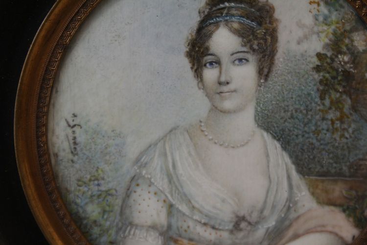 Miniature round view Empire style portrait of a woman, 20th century