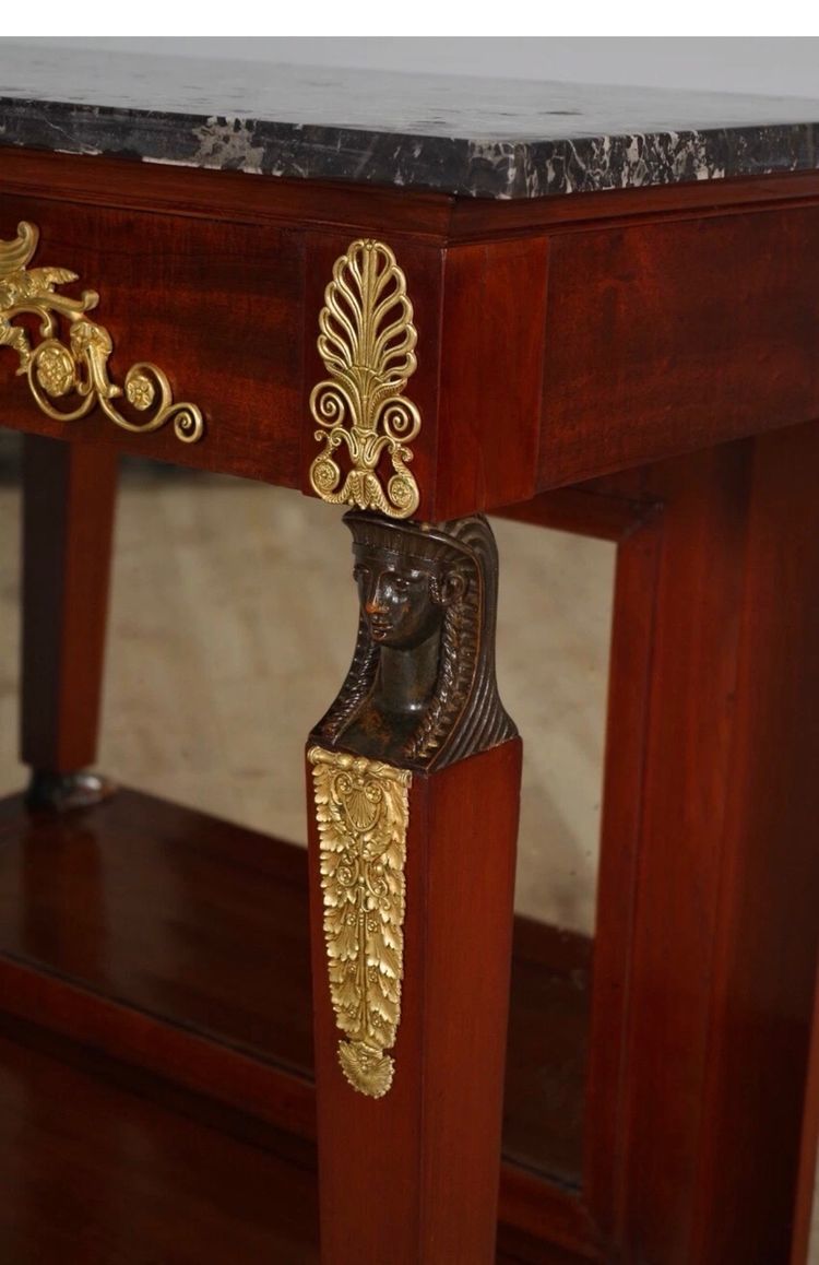 CONSOLE D'ÉPOQUE EMPIRE EN ACAJOU ET BOIS NOIRCI. DÉBUT DU XIXe SIÈCLE