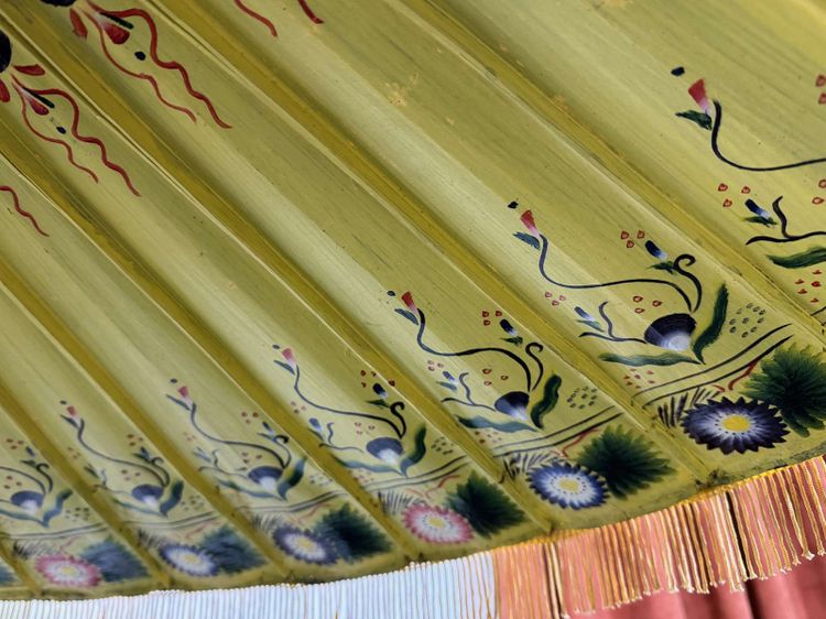 Indonesischer Sonnenschirm aus den 1950er Jahren aus Tapete, Holz und Wolle