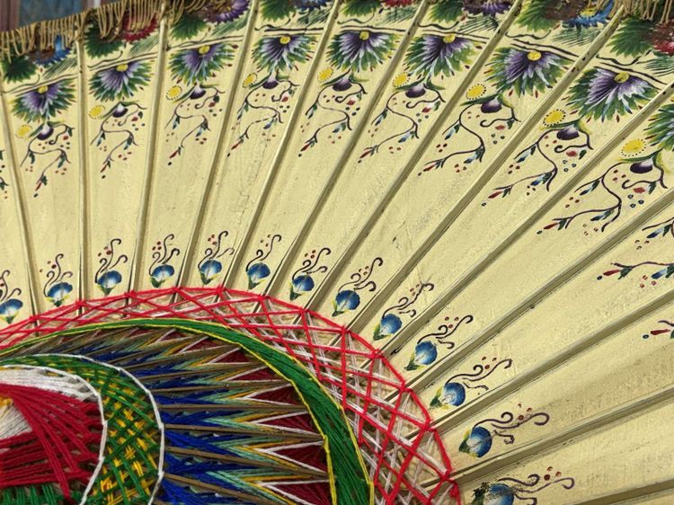 Parasol indonésien des années 1950 en papier peint, bois et laine 