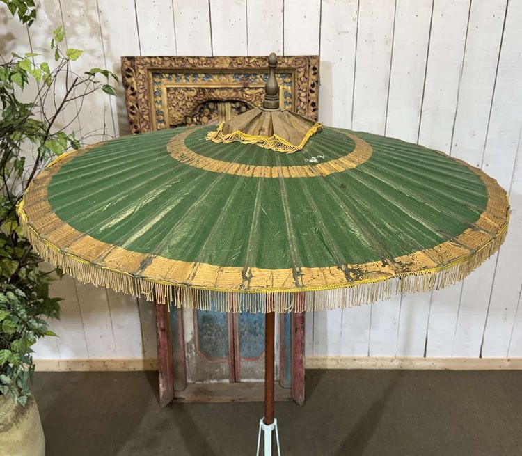 Parasol indonésien des années 1950 en papier peint, bois et laine 