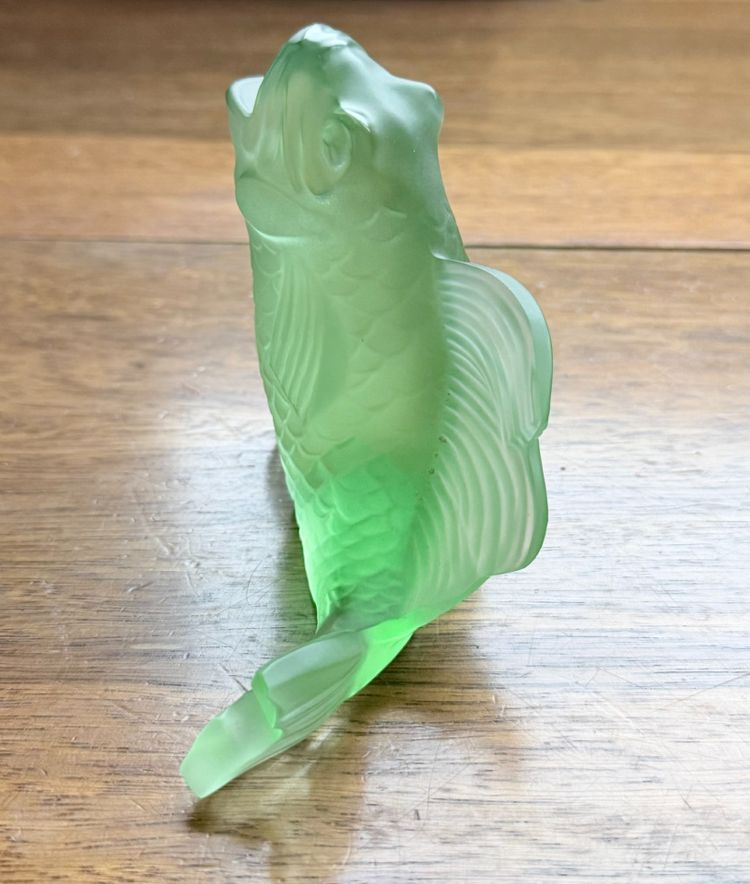 BACCARAT France – Carpe Koï en cristal satiné vert d'eau - signée