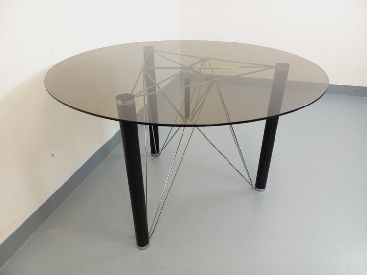 Table à manger ronde vintage en verre fumé, métal noir et métal chromé des années 80