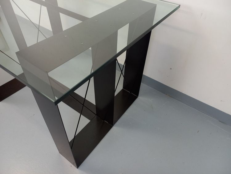 Table haute rectangulaire vintage en verre et métal noir des années 80