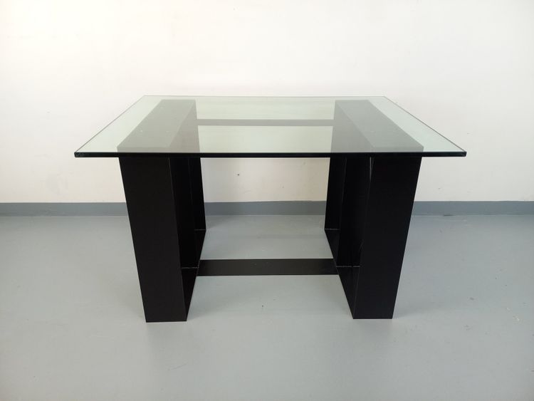 Table haute rectangulaire vintage en verre et métal noir des années 80