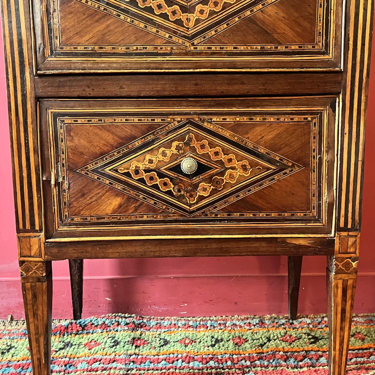 Petite commode richement marquetée, Italie XVIIIème siècle