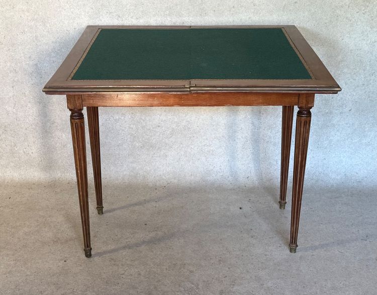 Tavolo da gioco con piano velato