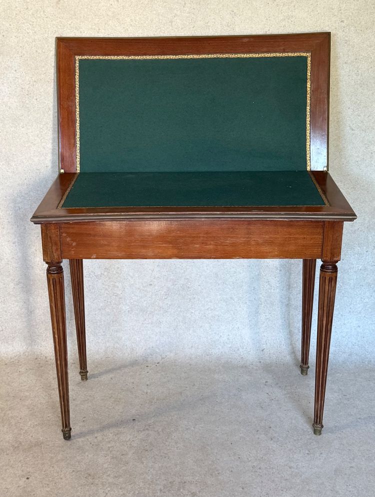 Tavolo da gioco con piano velato