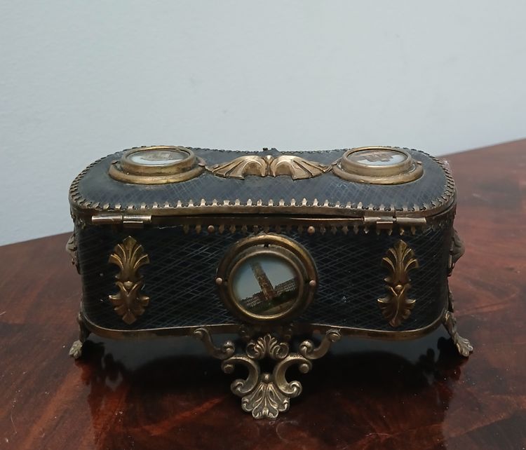 Grand tour souvenir box.