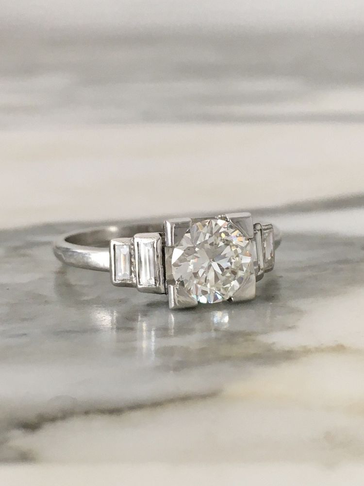Bague Art Déco en platine et diamants