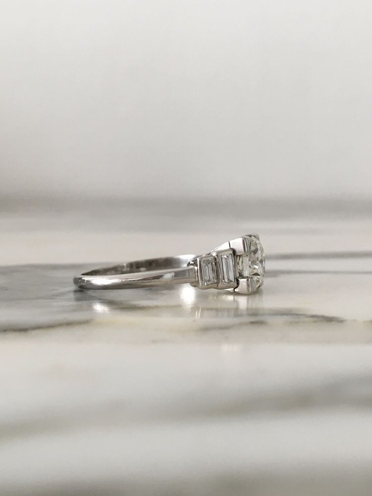 Bague Art Déco en platine et diamants