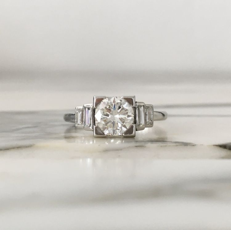 Bague Art Déco en platine et diamants