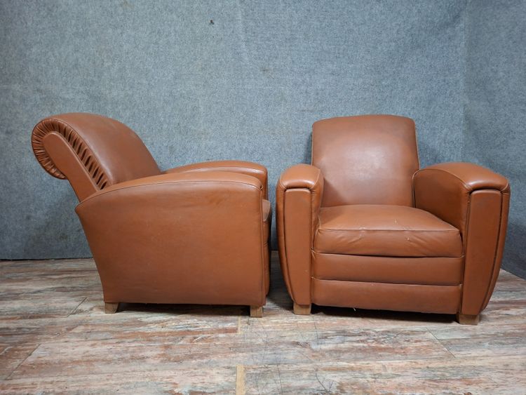 Coppia di poltrone club Art Déco in pelle fulva, opera francese del 1930-1940 circa.