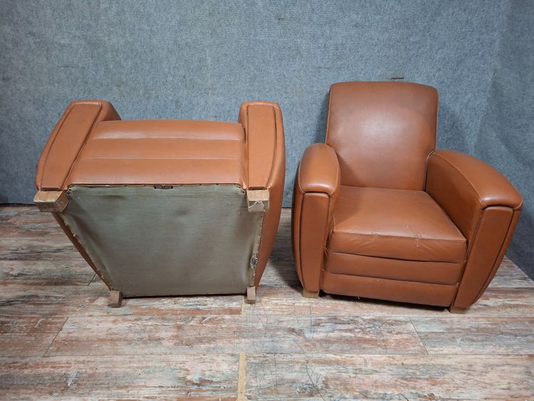Coppia di poltrone club Art Déco in pelle fulva, opera francese del 1930-1940 circa.