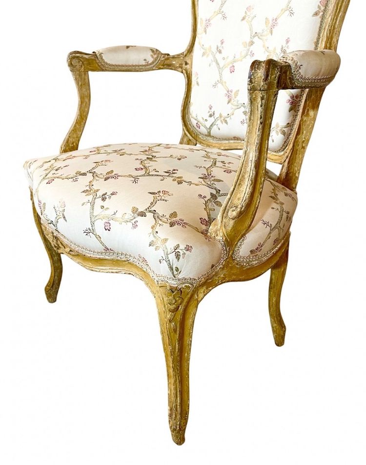SUITE DE QUATRE FAUTEUILS D’ÉPOQUE LOUIS XV. MILIEU DU XVIIIE SIÈCLE.