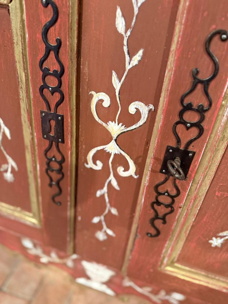 Louis XV sideboard with superb patina and paintwork dating from the early 19th century 