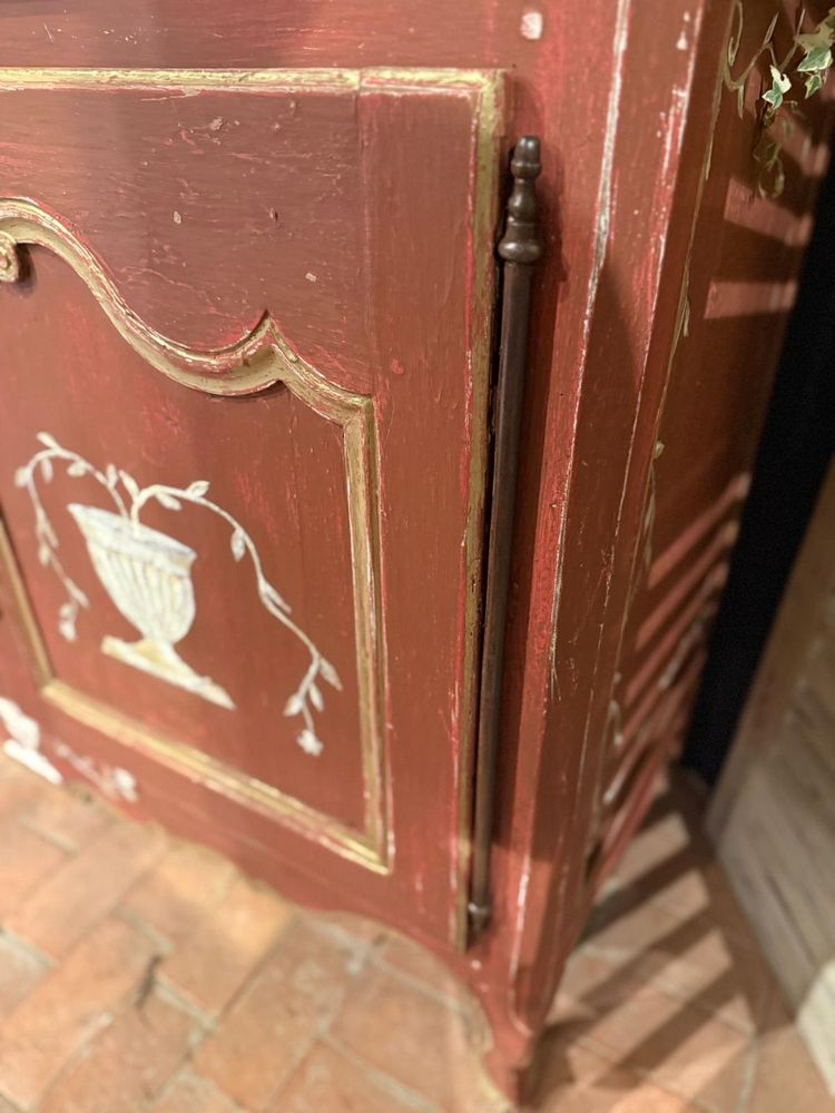 Louis XV sideboard with superb patina and paintwork dating from the early 19th century 