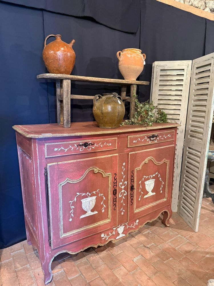 Louis XV sideboard with superb patina and paintwork dating from the early 19th century 
