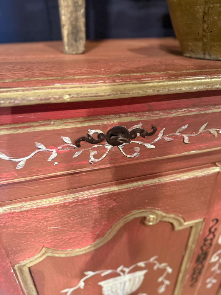 Louis XV sideboard with superb patina and paintwork dating from the early 19th century 