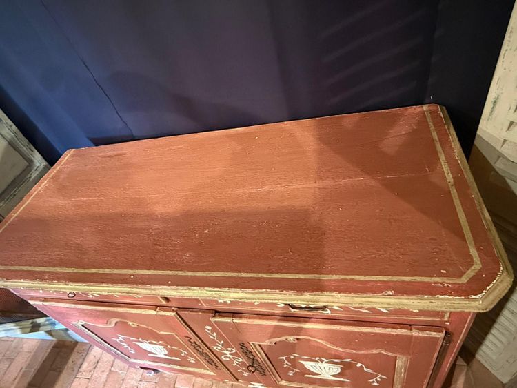 Louis XV sideboard with superb patina and paintwork dating from the early 19th century 