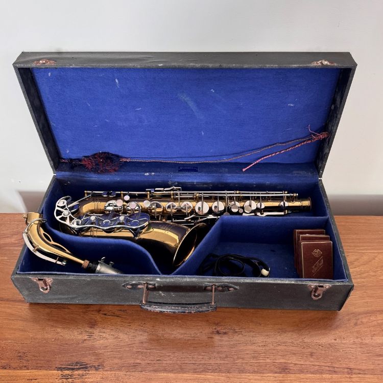 Saxophone de marque Cuesnon Paris boite d'origine XXe