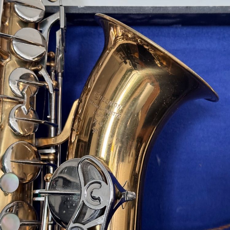Saxophone de marque Cuesnon Paris boite d'origine XXe