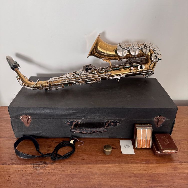 Saxophone de marque Cuesnon Paris boite d'origine XXe