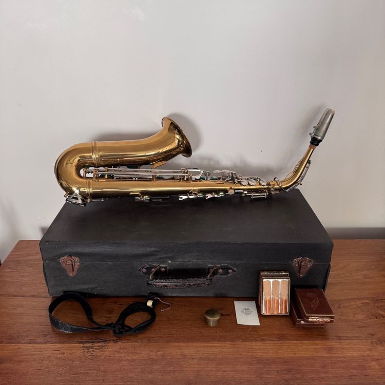 Saxophone de marque Cuesnon Paris boite d'origine XXe