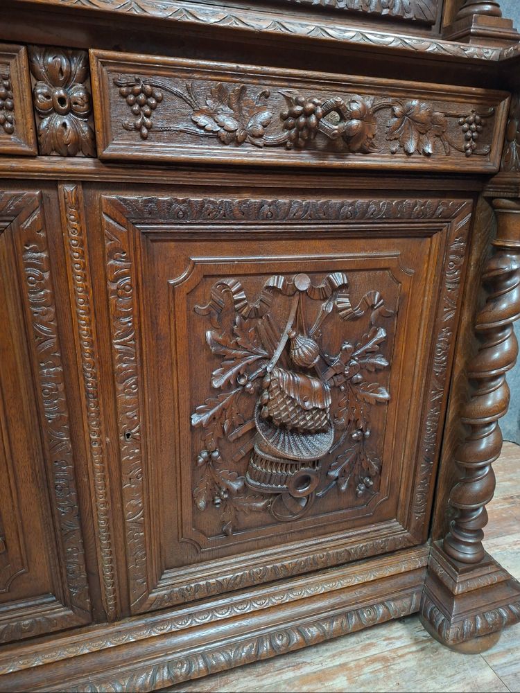 Henri II-style hunting lodge sideboard in carved oak, late 19th century