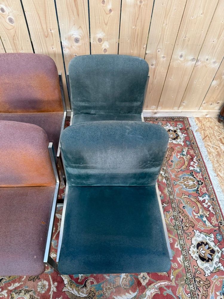 Suite di 8 sedie – Epoca 1970 – Base a slitta in acciaio inox
