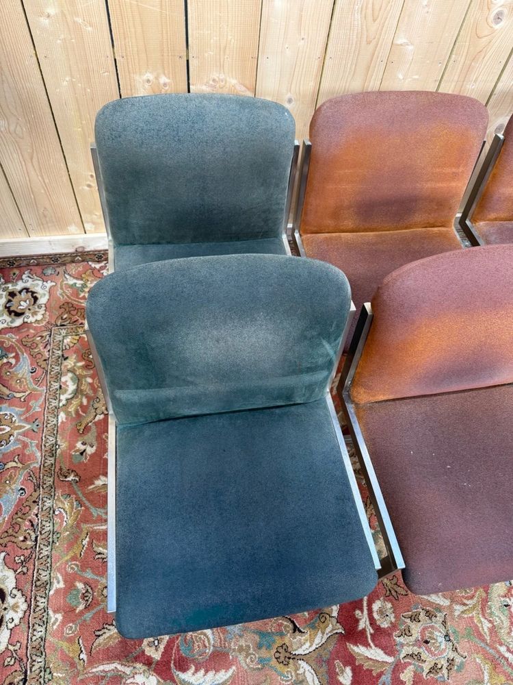 Suite di 8 sedie – Epoca 1970 – Base a slitta in acciaio inox